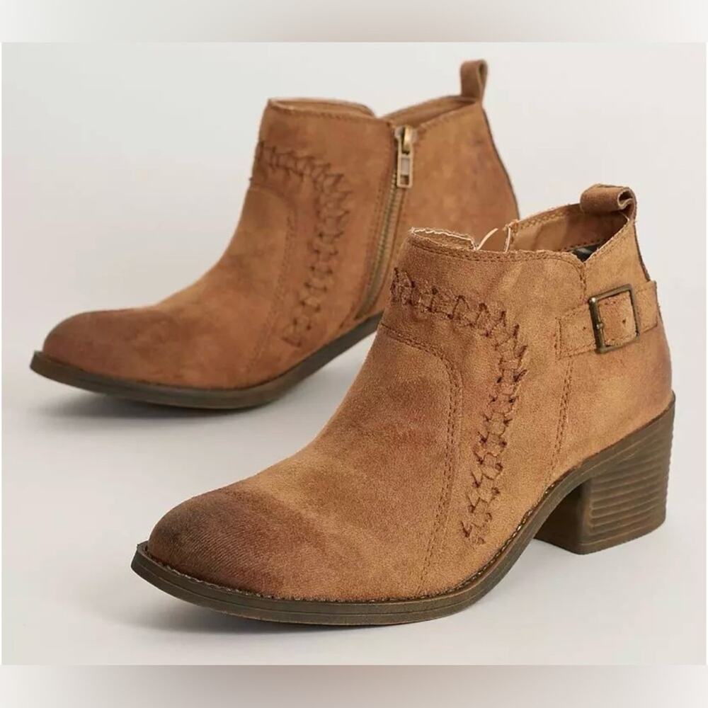 NWT Billabong Take A Walk Tan Western Booties Women’s 9 Faux Suede Boho